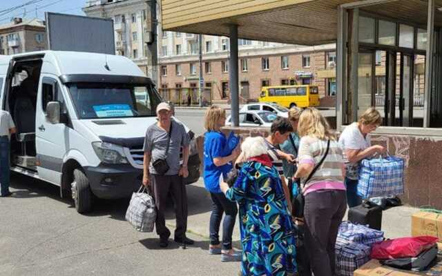 У Торецьку все ще лишаються близько 3 тисячі людей, евакуація триває цілодобово, - Нацполіція