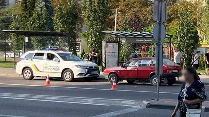 У Львові п’яний водій ВАЗу збив 12-річну дівчинку біля зупинки