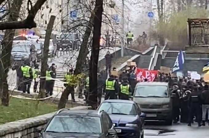 У Києві сталися сутички на місці проведення заходу активістів ЛГБТ