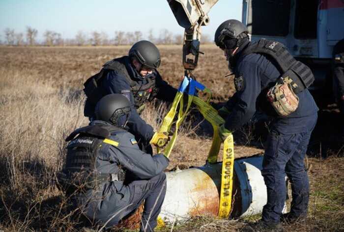 На Миколаївщині сапери знищили російську авіабомбу