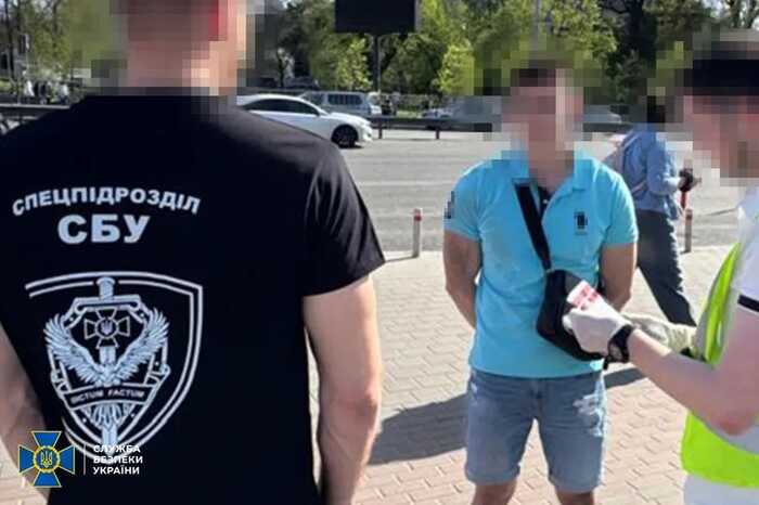 Посадовця КМДА викрили на торгівлі "дозволами" на землю за 15 тисяч доларів