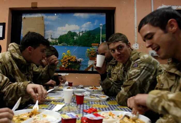 Від піци Пентагону до лобстерів у війську: як раціон армії США натякає на підготовку до війни