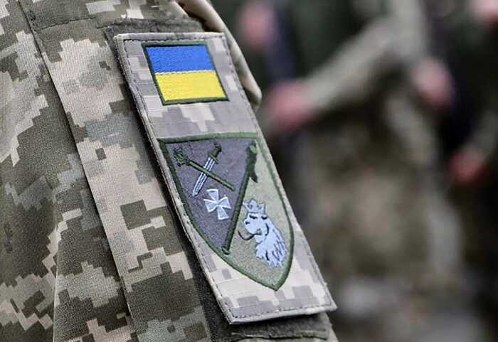 Спроба насильно вручити повістку в Луцьку провалилась: водій заблокувався в машині