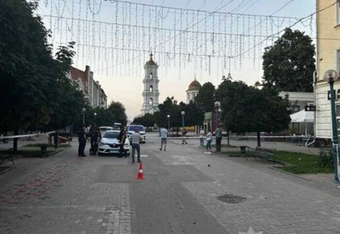 Чоловік відкрив вогонь у центрі Сум: одна людина поранена