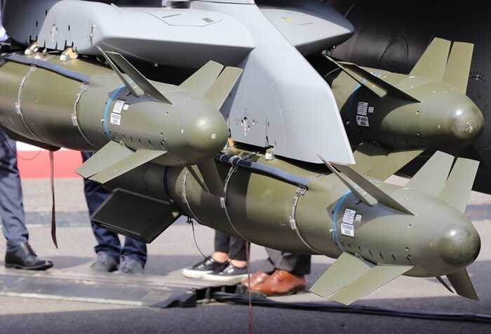 Повітряні сили показали застосування авіабомб AASM-250 "Hammer" по позиціях окупантів на Донецькому напрямку