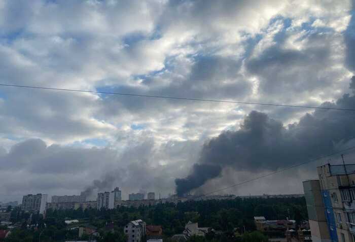 Російська атака на Київ: пожежі, пошкоджена станція метро, загинула людина