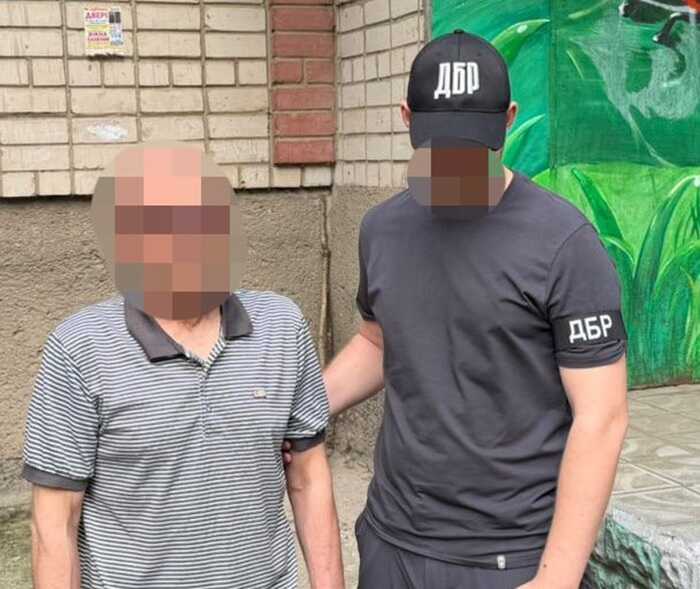 Правоохоронці затримали колаборанта, який після захоплення Херсона охороняв головне управління окупаційної поліції