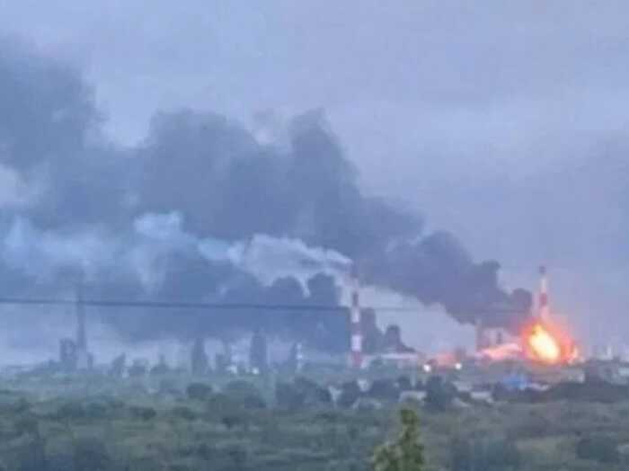 Безпілотники атакували НПЗ у Сизрані: сталася пожежа