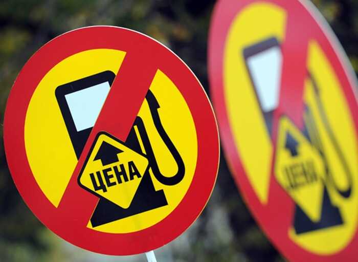 В окупованому Криму росіянам бензин почали продавати по талонам