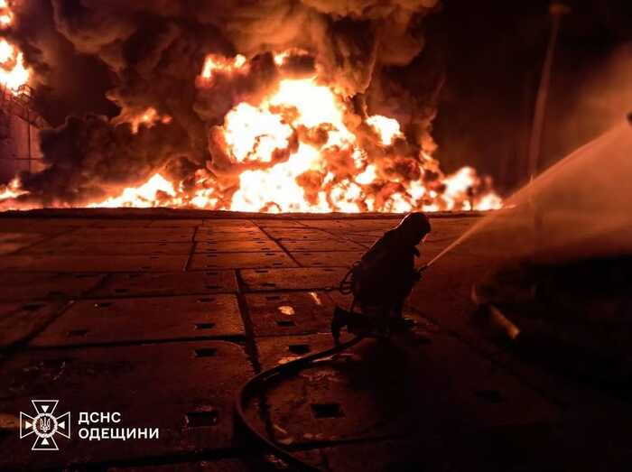 Росіяни атакували Одещину: пошкоджено припортову інфраструктуру, є постраждалий